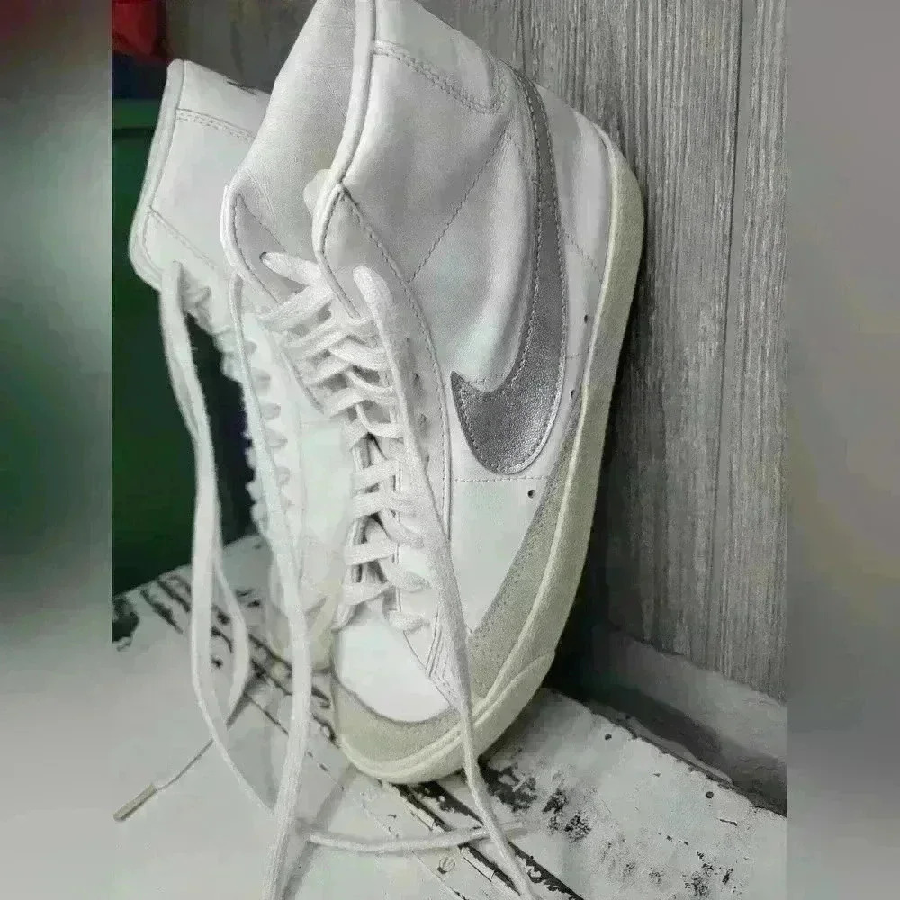 Nike Womens Blazer Mid '77 Sneakers Sz 10 Shoes CZ1055-112 White Silver Swoosh. - Picture 3 of 16